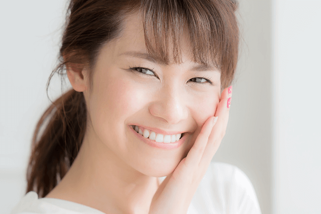 笑顔の女性